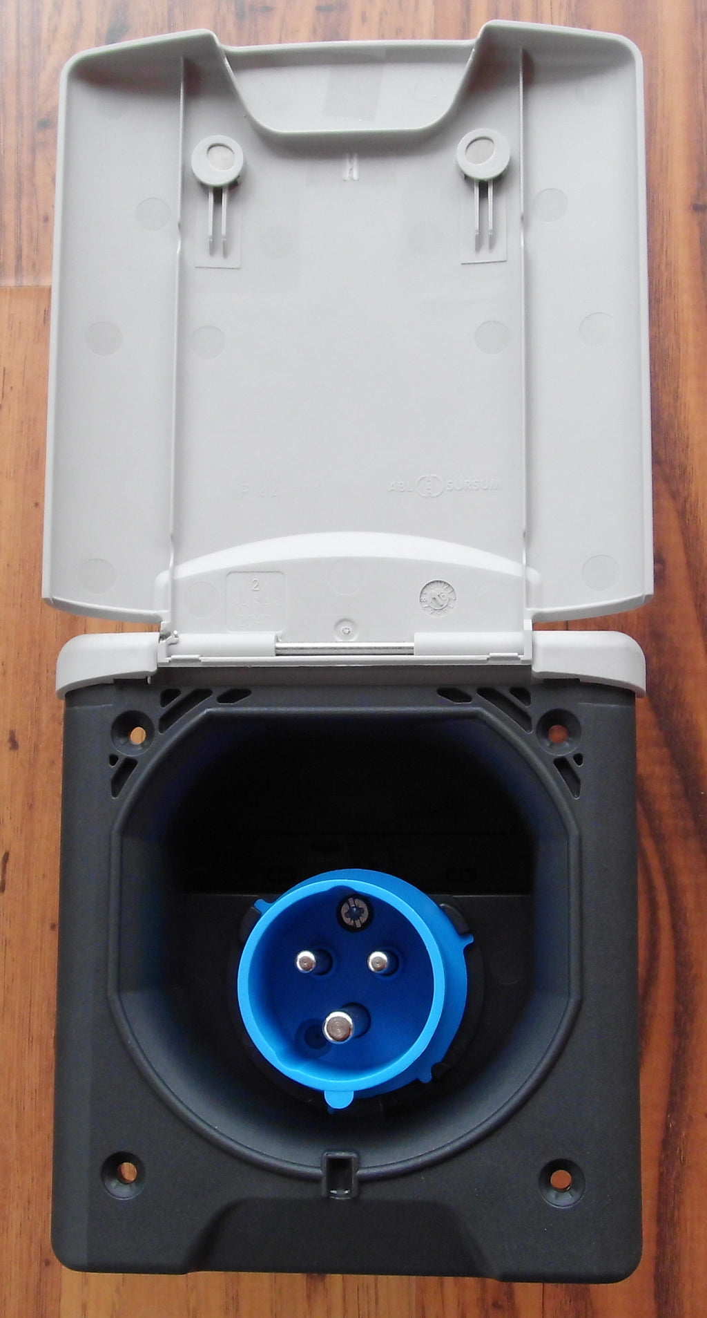 Einspeisestecker neue Form mit Magnetdeckel 230 V CEE fest Einbau NEU