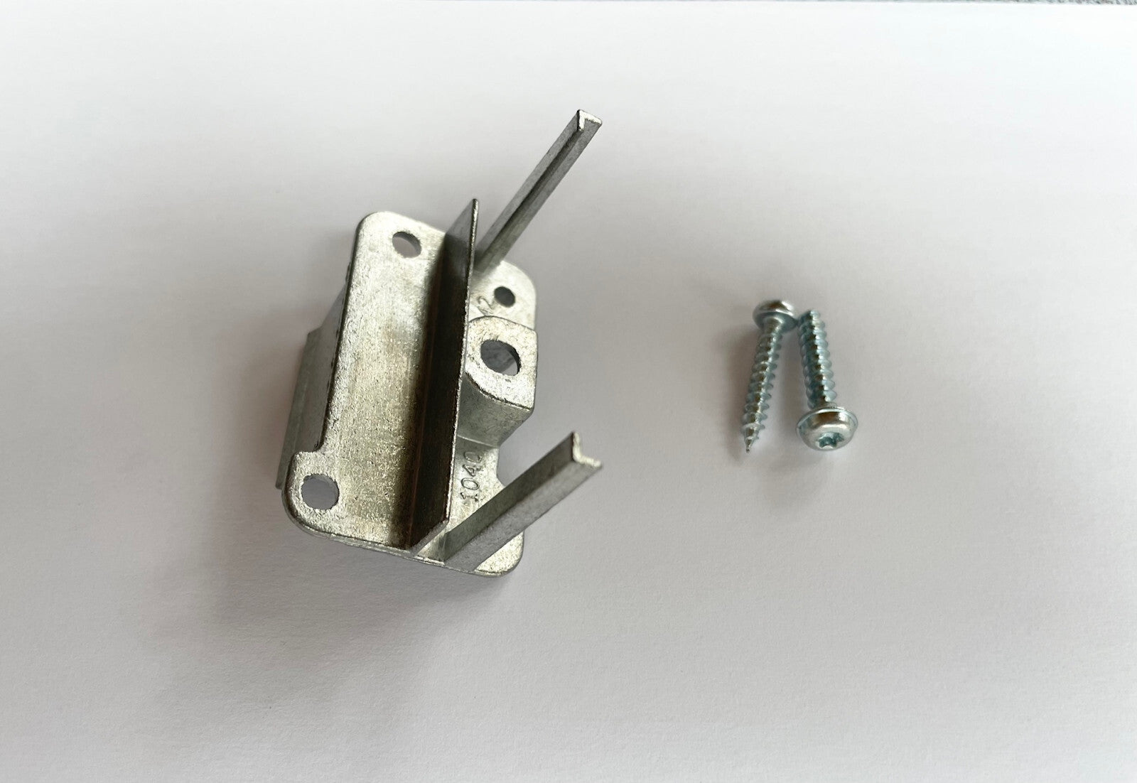 Montageset Montagebock und Schraube für Midi Heki Dachstärke 35-42mm E15000r NEU
