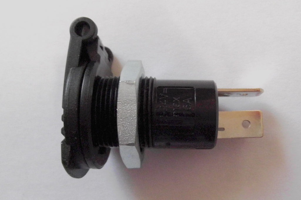 Norm Steckdose 16 A mit Deckel zum Einbau 12 - 24 Volt 324f079 NEU