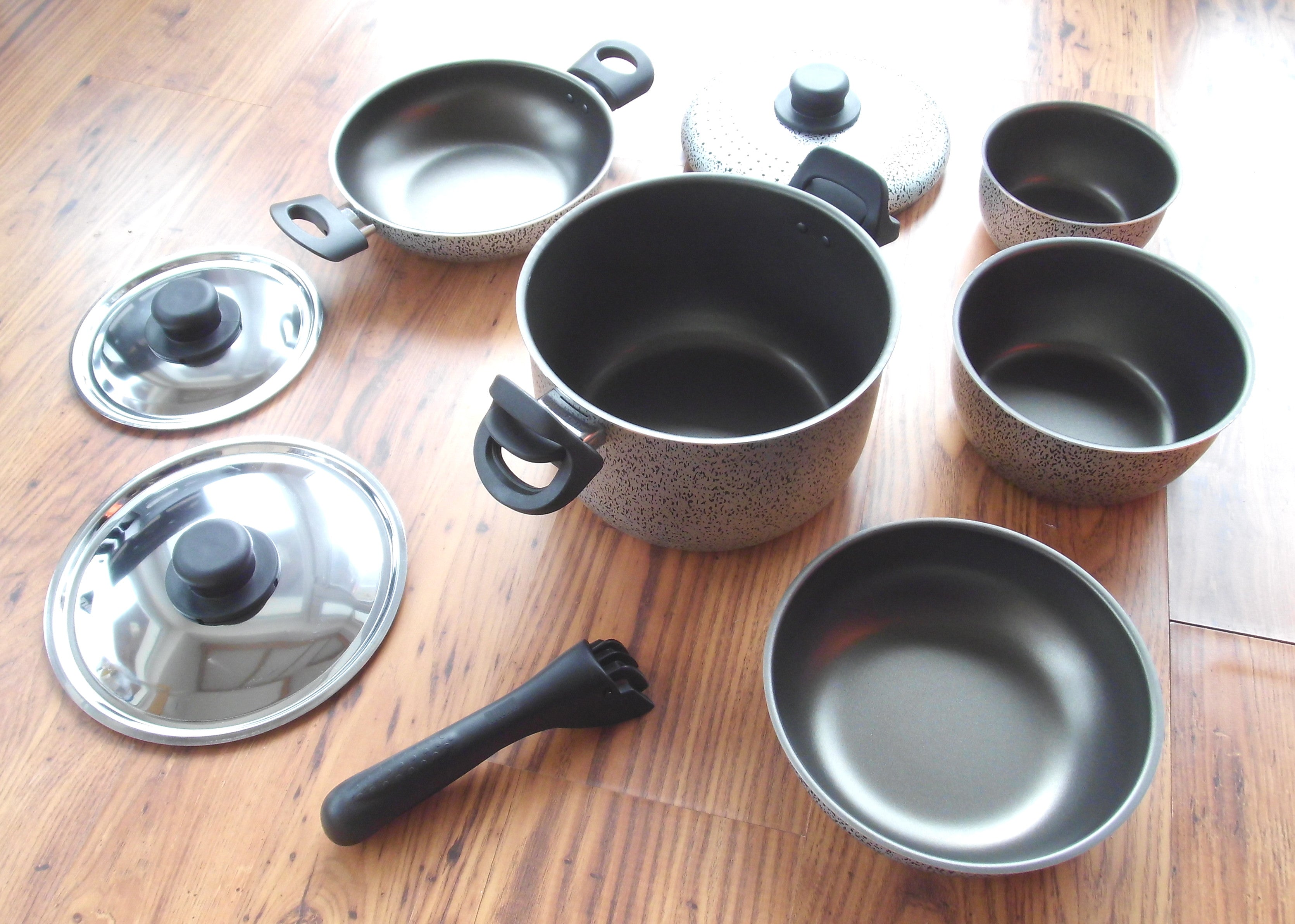 Topfset stapelbar Aluminium 9-teilig Nudelsiebdeckel Pfanne Wohnmobil 92307r8 NEU