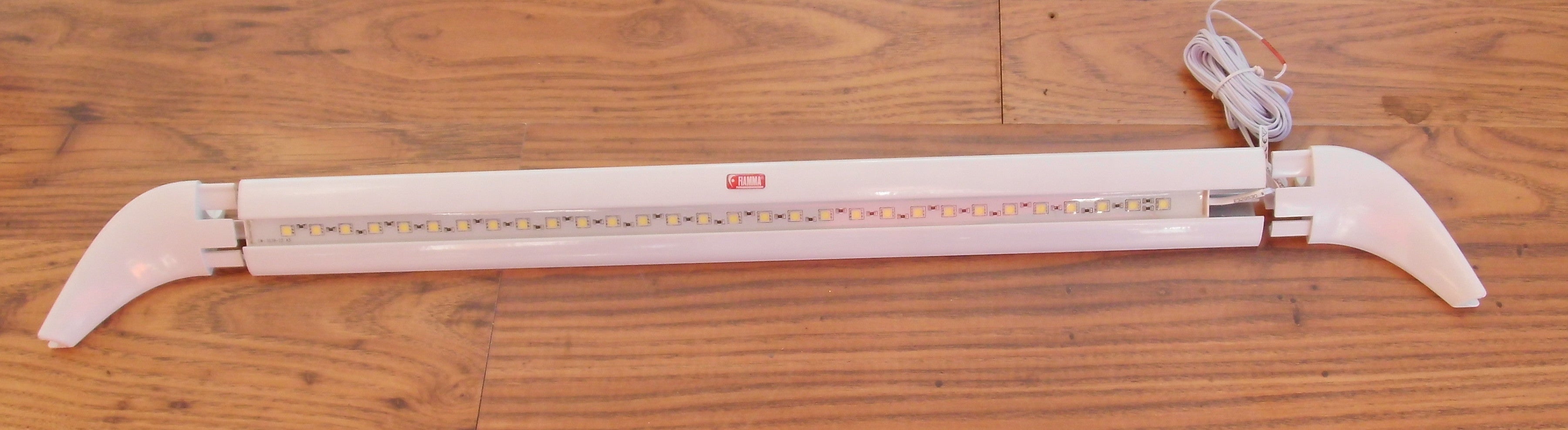 Vorzeltleuchte Fiamma Vorzelt Leuchte Lampe mit Rinne 30 LED 12V 7W 071f730 NEU