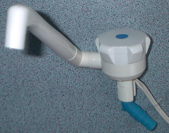 Wasserhahn kalt 12 V Comet Novo Super mit Mikroschalter weiß 300f159-1 NEU