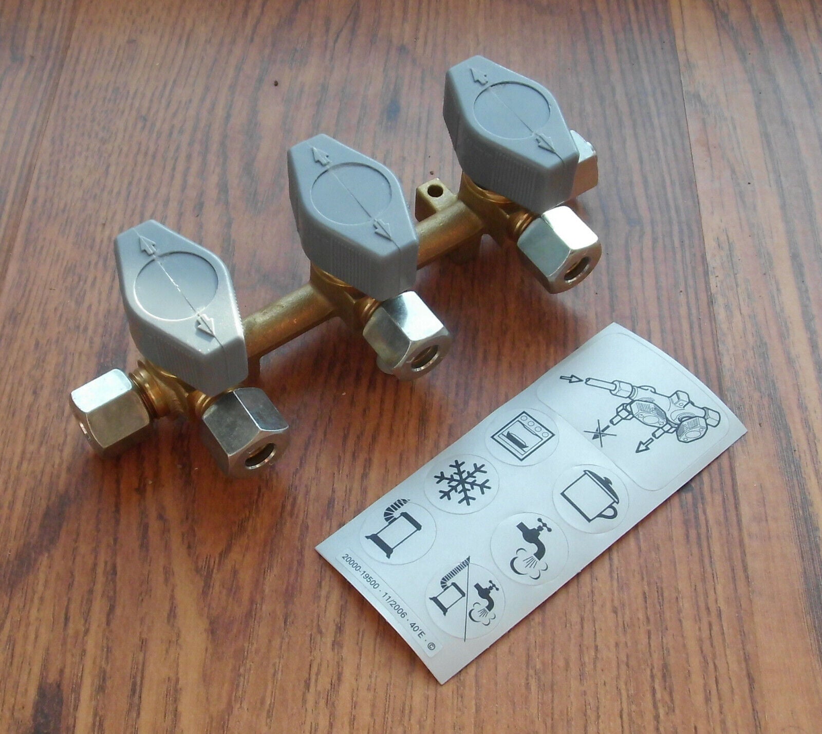 Gas Verteilerblock GOK grau Gasventil 3 Abgänge f. 8mm Rohr, Gashahn 310f292 NEU