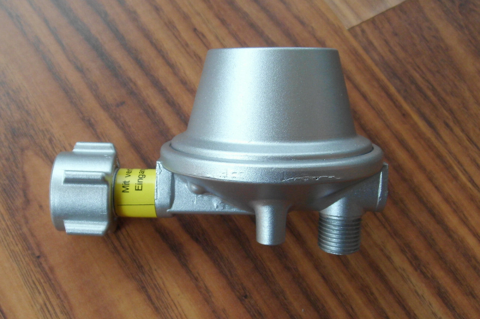 Gas Sicherheits Regler LANG 0,8kgh 90°EN61 Wohnmobil 30mbar Gasregler 52374m NEU