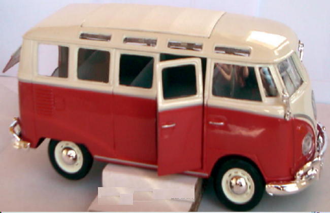 Spielzeug VW Bus T1 Bulli Samba M 1:25 rot/weiß Metallspritzguss 67133f NEU