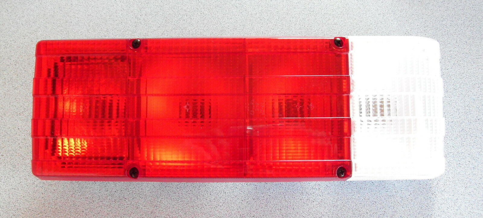 Rückleuchte Schlussleuchte Rücklicht Hella Leuchte weiß/rot/rot/rot 92m745 NEU