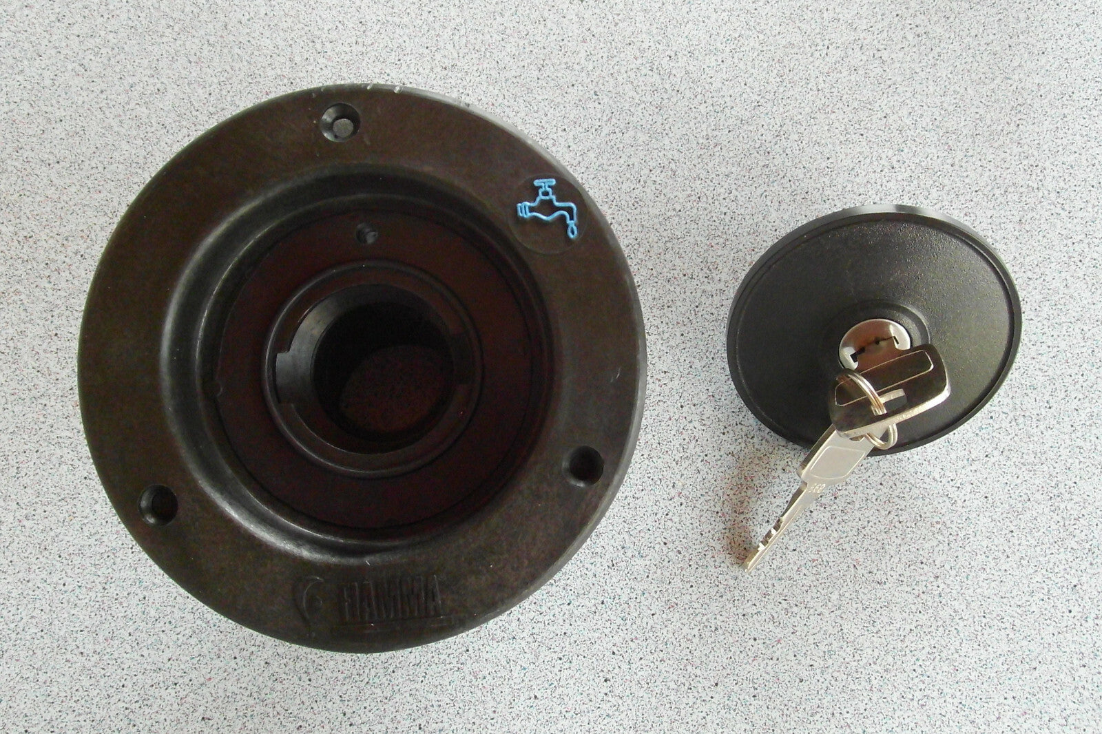 Wasserdeckel Einfüllstutzen schwarz Fiamma Schloss + 2 Schlüssel  300f467 NEU