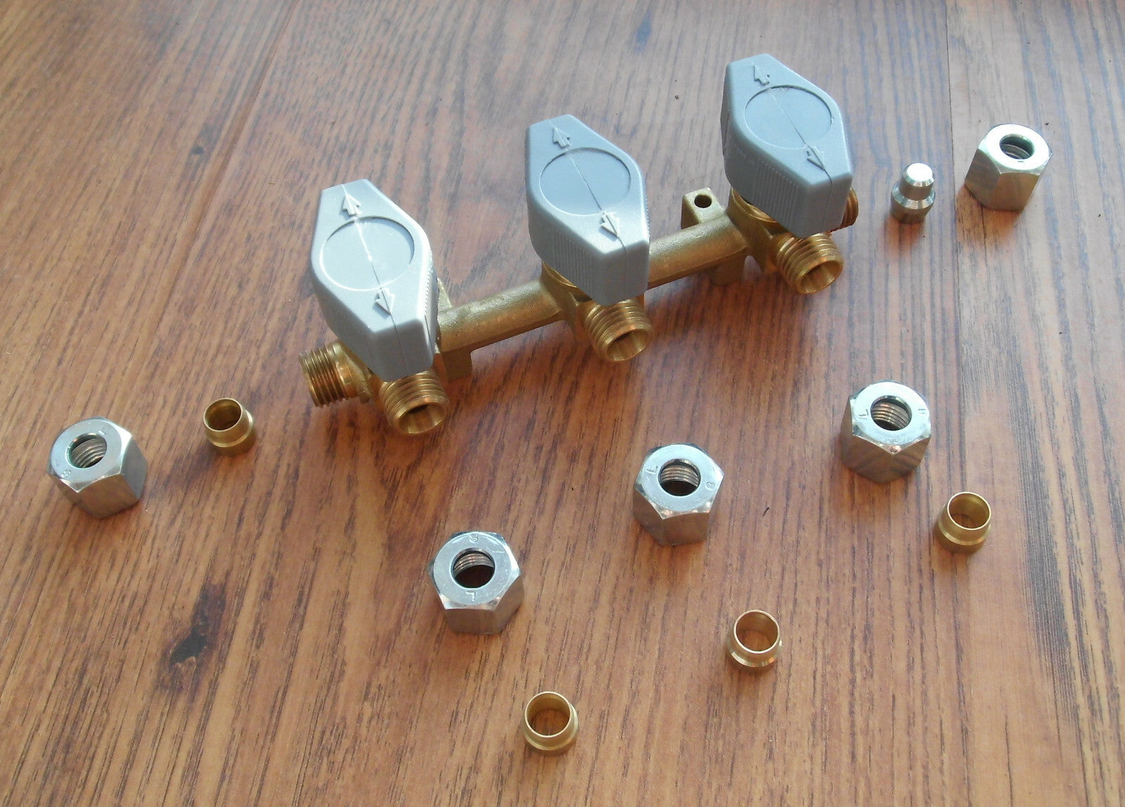 Gas Verteilerblock GOK grau Gasventil 3 Abgänge f. 8mm Rohr, Gashahn 310f292 NEU