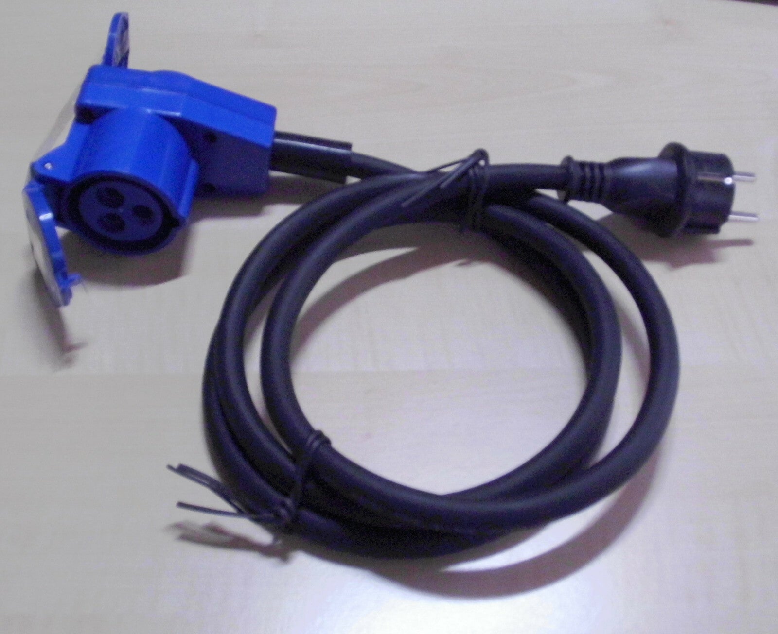 Adapterleitung Adapter Kabel CEE Winkel Kupplung Schuko Adapterkabel 82020r NEU