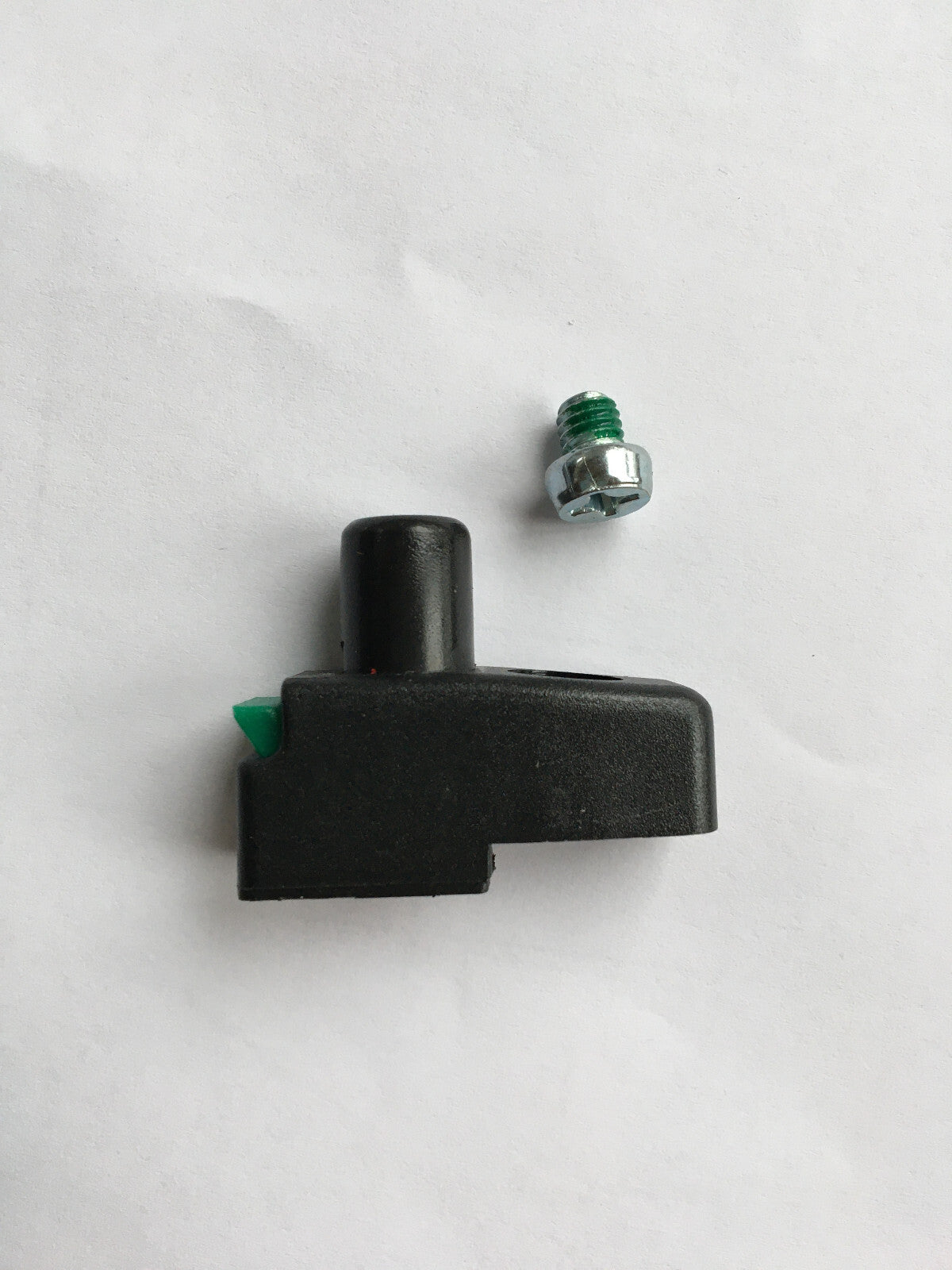 Türverriegelung Kühlschrank Elektrolux Dometic grüner Knopf RM 4xxx Do-10730 NEU