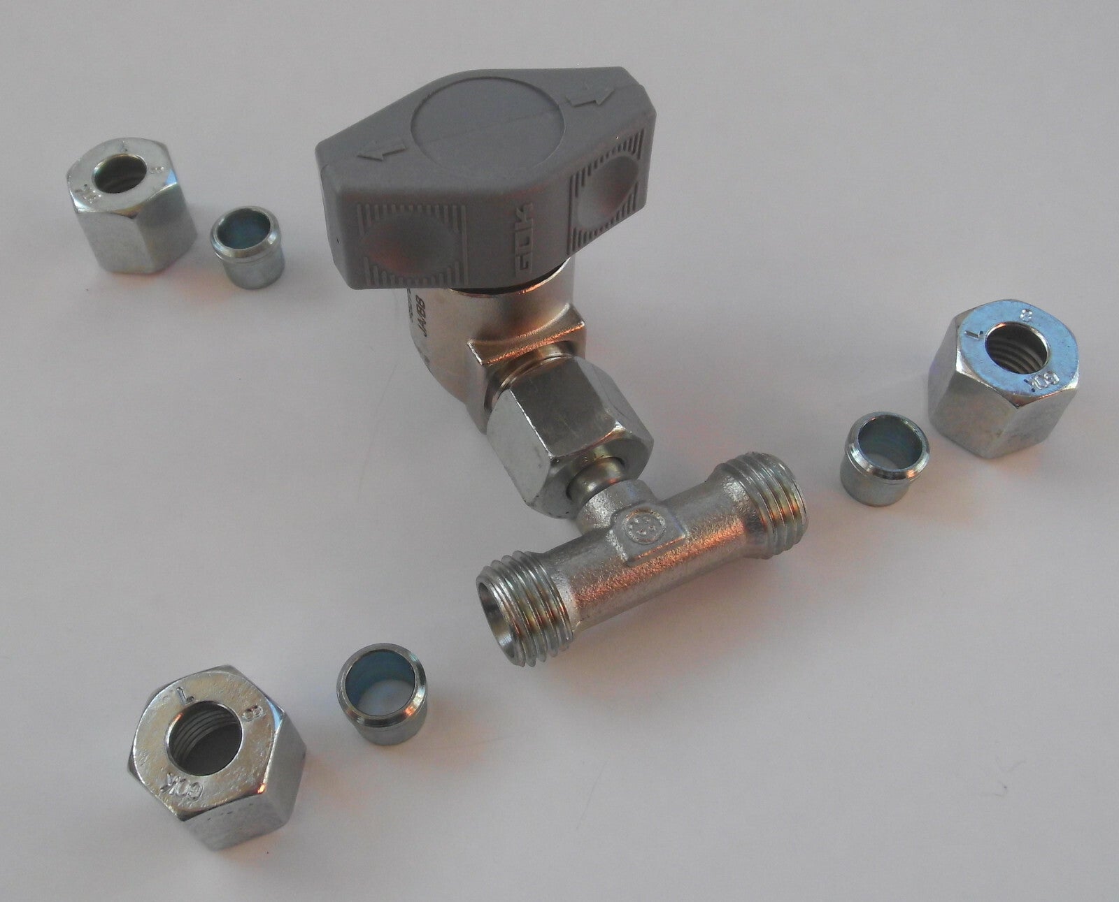 Gas Absperrventil grau Absperr T-Ventil Gashahn GOK für 8mm Rohr  751550r NEU
