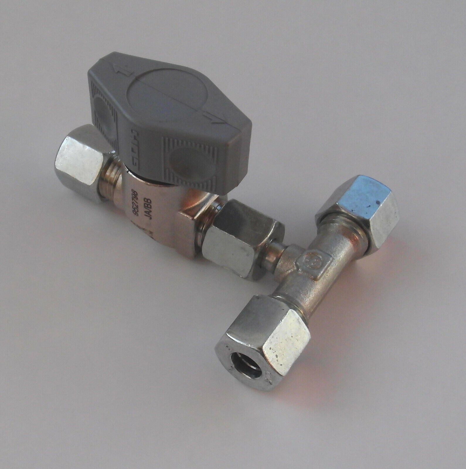 Gas Absperrventil grau Absperr T-Ventil Gashahn GOK für 8mm Rohr  751550r NEU